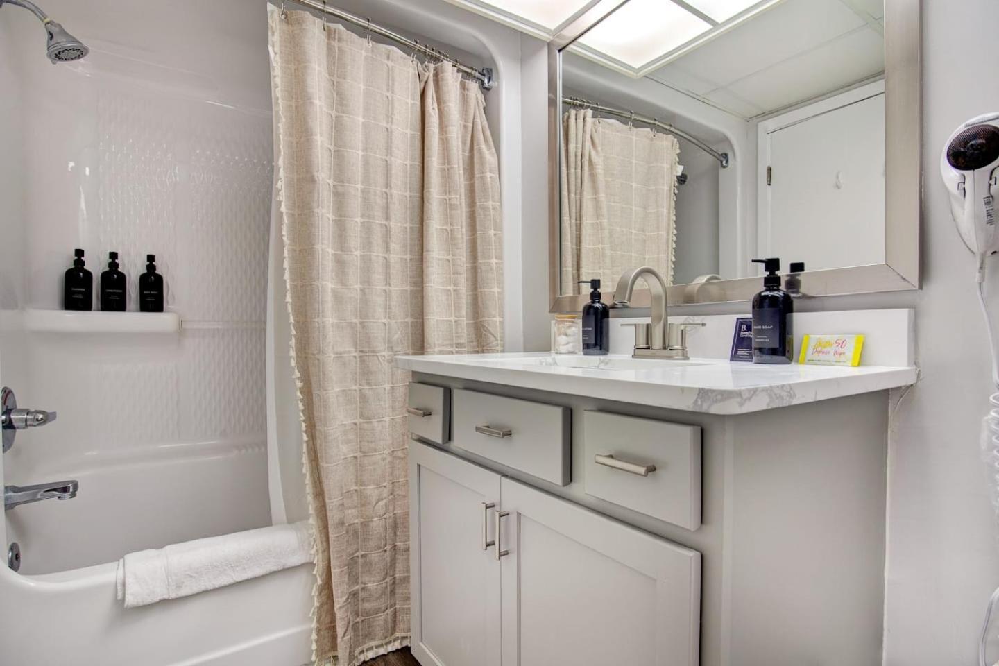 Oceanfront Escape Renovated Suite At Camelot Myrtle Beach Extérieur photo